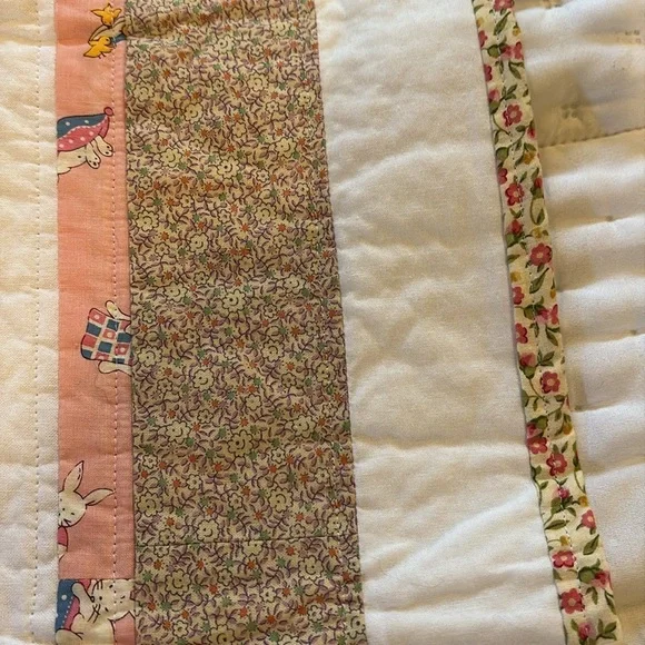 Patchwork Quilt with Peach and White Design - Picture 3 of 4